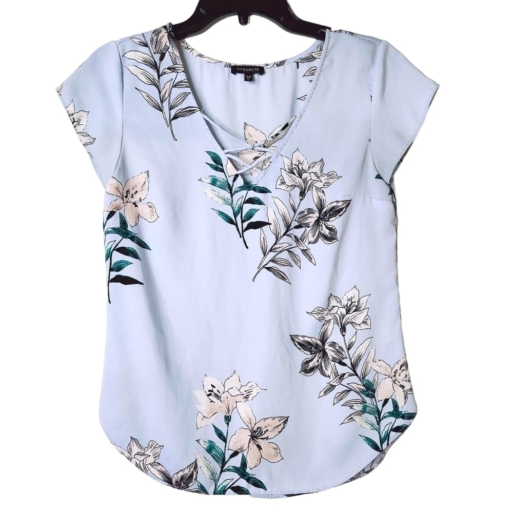 DYNAMITE BABY BLUE FLORAL TOP SIZE XS